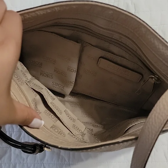 NWT MK Shoulder Convertible 'Hallie' Blush Leather Cross Body Bag - Picture 4 of 10